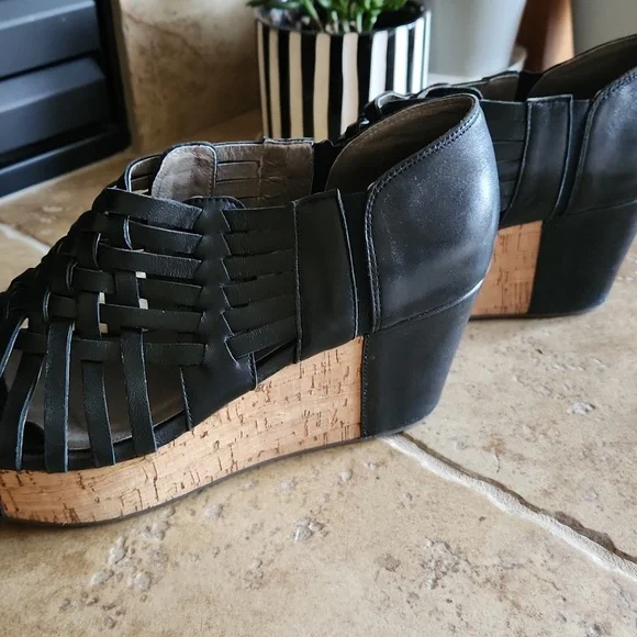 Black Wedge Sandals Womans Size 8 - Picture 4 of 10